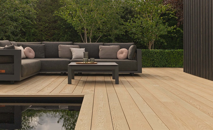 Millboard Enhanced Grain тепер у кольорах Ebony Grey та Ashwood